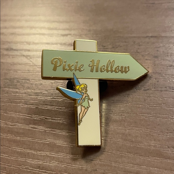 Disney | Toys | Disney Pixie Hollow Sign With Tinker Bell Trading Pin ...